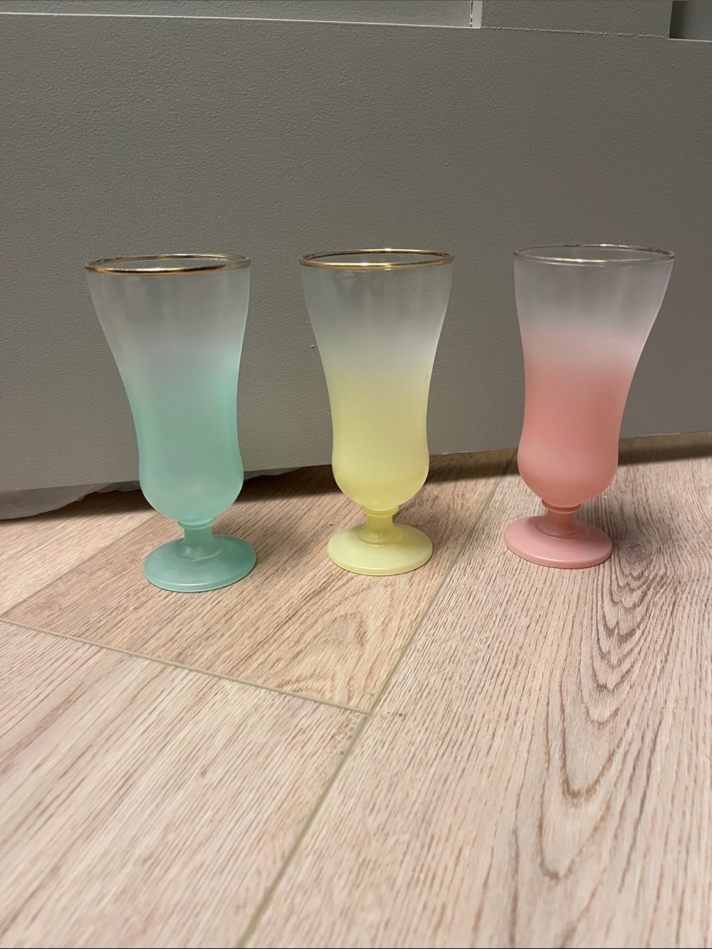 Vintage Blendo Elegant Ombre Glass Set - Yellow, Green, and Pink